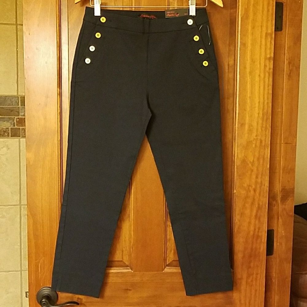 Navy Capris by Sapphire Red Size 9/10